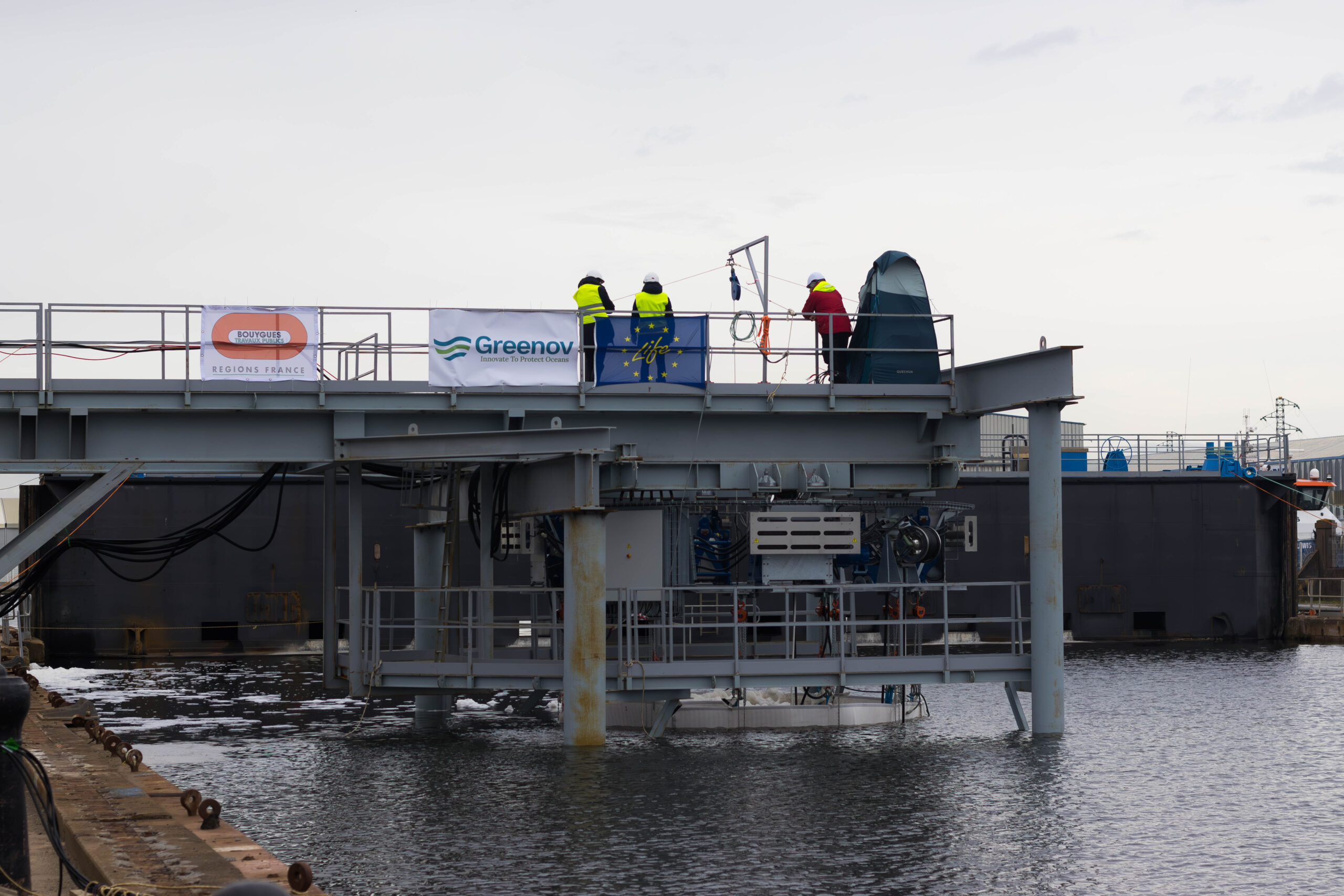 Underwater work: a sound barrier to protect fish in the ocean